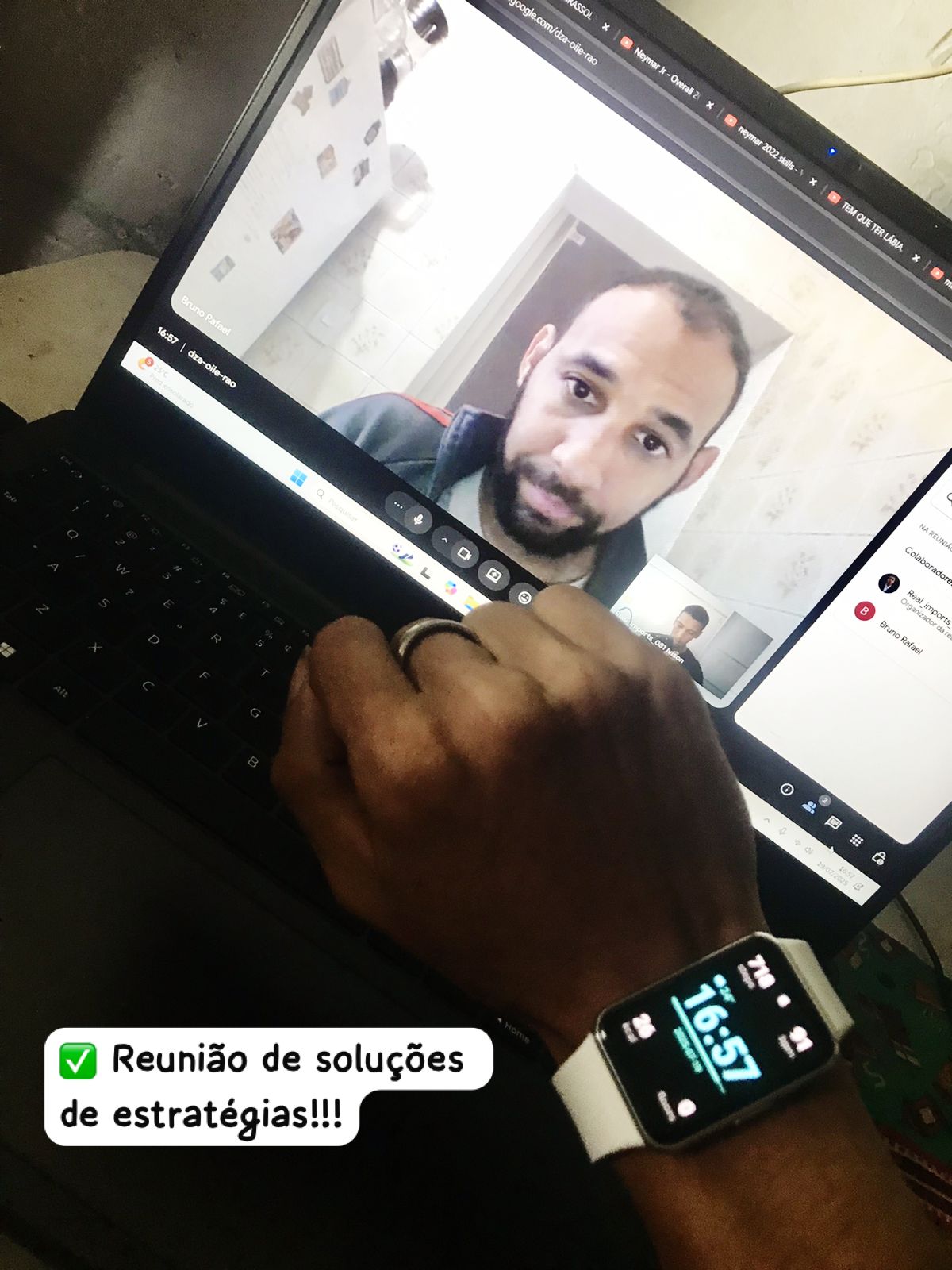 Reunião online entre Ivison Sidney e o cliente Bruno Rafael, de São Paulo, para discutir estratégias de marketing da loja online de roupas e celulares
